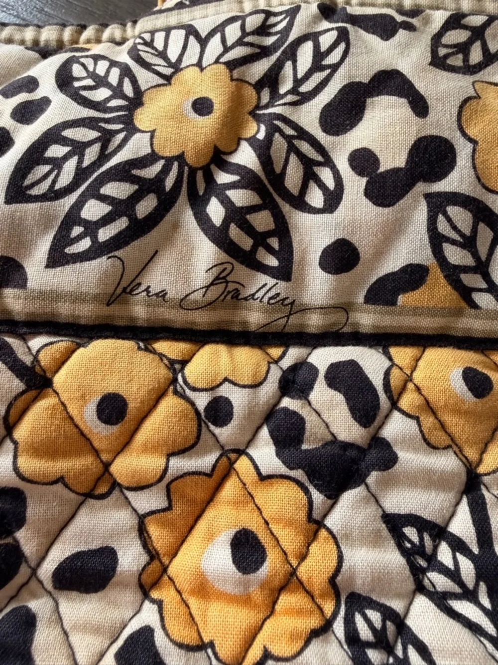 Vera Bradley Three-O-Tote Retired “Go Wild” Pattern Quilted Crossbody Bag - Picture 4 of 4